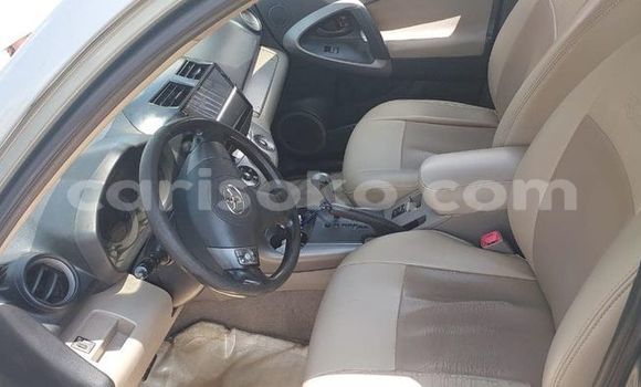 Acheter Occasion Voiture Toyota RAV4 Beige à Kigali, Rwanda Acheter Occasion Voiture Toyota RAV4 Beige à Kigali, Rwanda