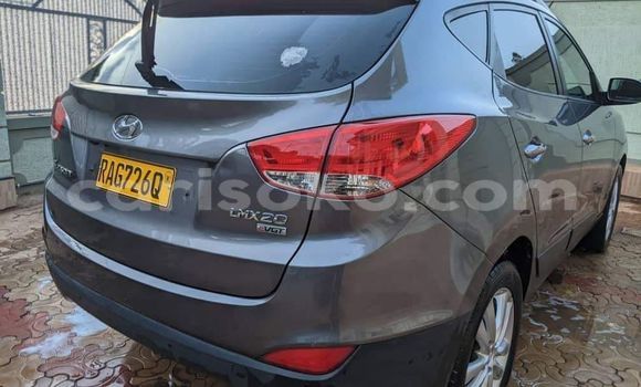 Sayi Na hannu Hyundai Tucson Beige Mota in Kigali a Rwanda Sayi Na hannu Hyundai Tucson Beige Mota in Kigali a Rwanda