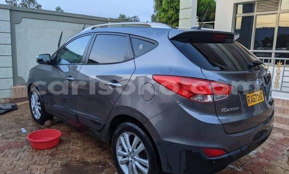 Sayi Na hannu Hyundai Tucson Beige Mota in Kigali a Rwanda Sayi Na hannu Hyundai Tucson Beige Mota in Kigali a Rwanda