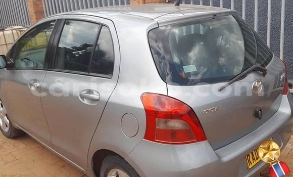 Sayi Na hannu Toyota Yaris Gris Mota in Kigali a Rwanda Sayi Na hannu Toyota Yaris Gris Mota in Kigali a Rwanda