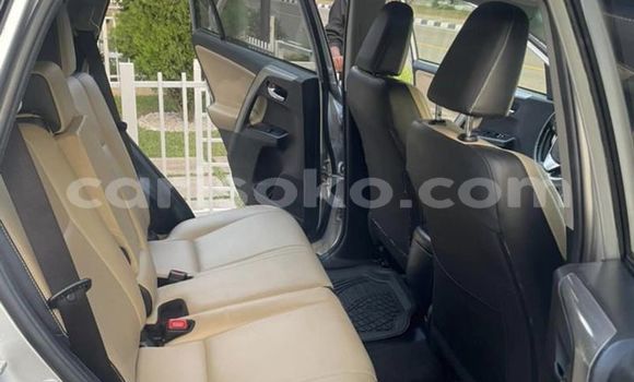 Acheter Occasion Voiture Toyota RAV4 Beige à Kigali, Rwanda Acheter Occasion Voiture Toyota RAV4 Beige à Kigali, Rwanda