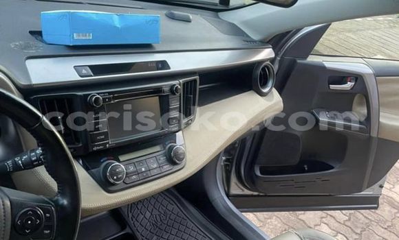 Acheter Occasion Voiture Toyota RAV4 Beige à Kigali, Rwanda Acheter Occasion Voiture Toyota RAV4 Beige à Kigali, Rwanda