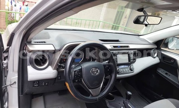 Acheter Occasion Voiture Toyota RAV4 Beige à Kigali, Rwanda Acheter Occasion Voiture Toyota RAV4 Beige à Kigali, Rwanda