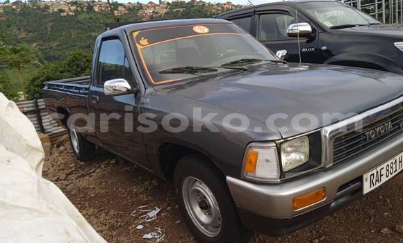 Acheter Occasion Voiture Toyota Hilux Gris à Kigali, Rwanda Acheter Occasion Voiture Toyota Hilux Gris à Kigali, Rwanda