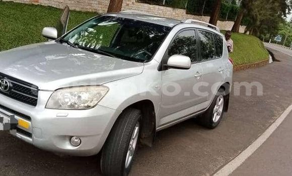 Sayi Na hannu Toyota RAV4 Beige Mota in Kigali a Rwanda Sayi Na hannu Toyota RAV4 Beige Mota in Kigali a Rwanda