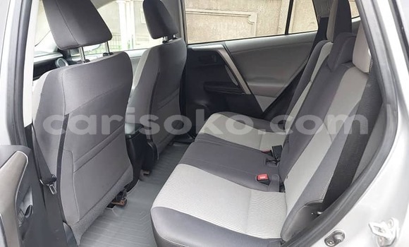 Sayi Na hannu Toyota RAV4 Beige Mota in Kigali a Rwanda Sayi Na hannu Toyota RAV4 Beige Mota in Kigali a Rwanda