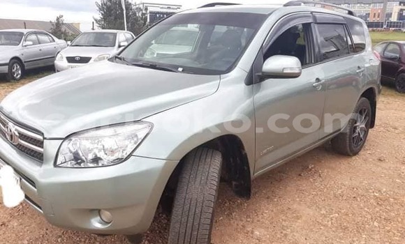 Acheter Occasion Voiture Toyota RAV4 Beige à Kigali, Rwanda Acheter Occasion Voiture Toyota RAV4 Beige à Kigali, Rwanda