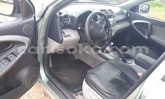 Acheter Occasion Voiture Toyota RAV4 Beige à Kigali, Rwanda Acheter Occasion Voiture Toyota RAV4 Beige à Kigali, Rwanda