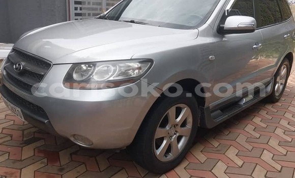 Sayi Na hannu Hyundai Santa Fe Beige Mota in Kigali a Rwanda Sayi Na hannu Hyundai Santa Fe Beige Mota in Kigali a Rwanda