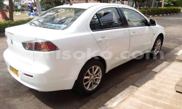 Acheter Occasion Voiture Mitsubishi Lancer Blanc à Kigali, Rwanda