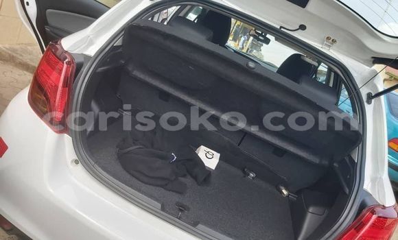 Acheter Occasion Voiture Toyota Yaris Blanc à Kigali, Rwanda Acheter Occasion Voiture Toyota Yaris Blanc à Kigali, Rwanda