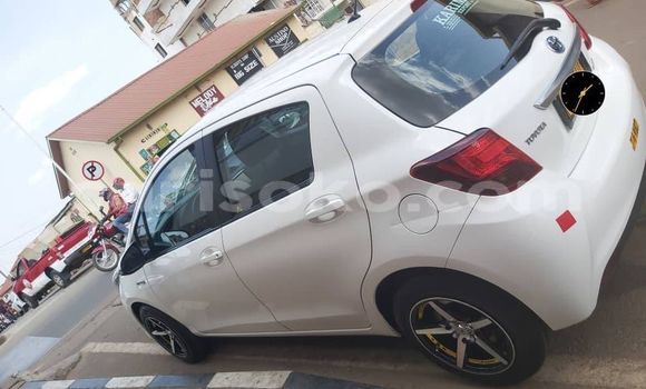 Acheter Occasion Voiture Toyota Yaris Blanc à Kigali, Rwanda Acheter Occasion Voiture Toyota Yaris Blanc à Kigali, Rwanda