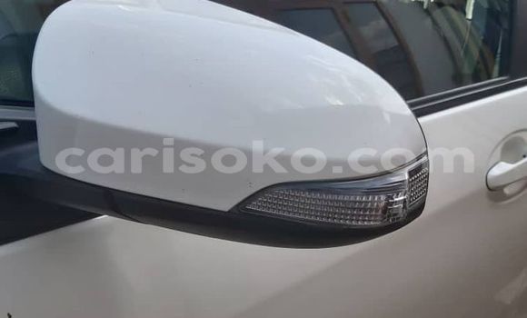 Acheter Occasion Voiture Toyota Yaris Blanc à Kigali, Rwanda Acheter Occasion Voiture Toyota Yaris Blanc à Kigali, Rwanda