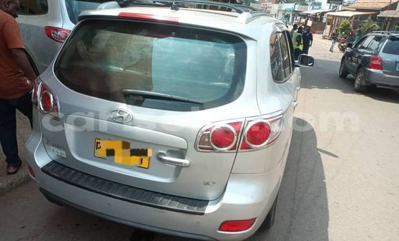 Buy Used Hyundai Santa Fe Beige Car in Kigali in Rwanda Buy Used Hyundai Santa Fe Beige Car in Kigali in Rwanda