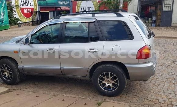 Buy Used Hyundai Santa Fe Beige Car in Kigali in Rwanda Buy Used Hyundai Santa Fe Beige Car in Kigali in Rwanda