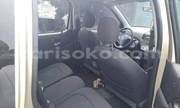 Buy Used Toyota Yaris Verso Beige Car in Kigali in Rwanda Buy Used Toyota Yaris Verso Beige Car in Kigali in Rwanda