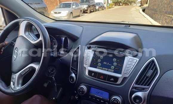 Buy Used Hyundai Tucson Beige Car in Kigali in Rwanda Buy Used Hyundai Tucson Beige Car in Kigali in Rwanda