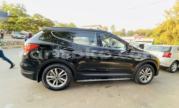 Buy Used Hyundai Santa Fe Black Car in Kigali in Rwanda Buy Used Hyundai Santa Fe Black Car in Kigali in Rwanda