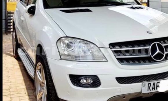 اشتري مستعمل Mercedes-Benz ML–Class Blanc سيارة في Kigali في Rwanda اشتري مستعمل Mercedes-Benz ML–Class Blanc سيارة في Kigali في Rwanda