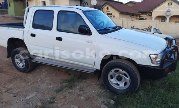 Sayi Na hannu Toyota Hilux Blanc Mota in Kigali a Rwanda Sayi Na hannu Toyota Hilux Blanc Mota in Kigali a Rwanda