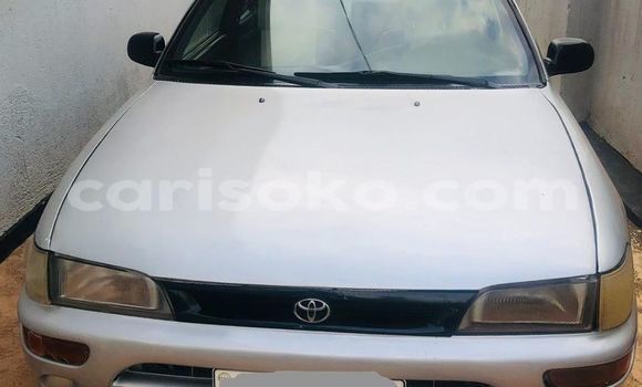 Sayi Na hannu Toyota Corolla Beige Mota in Kigali a Rwanda Sayi Na hannu Toyota Corolla Beige Mota in Kigali a Rwanda