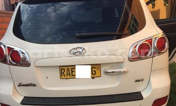 Buy Used Hyundai Santa Fe White Car in Kigali in Rwanda Buy Used Hyundai Santa Fe White Car in Kigali in Rwanda
