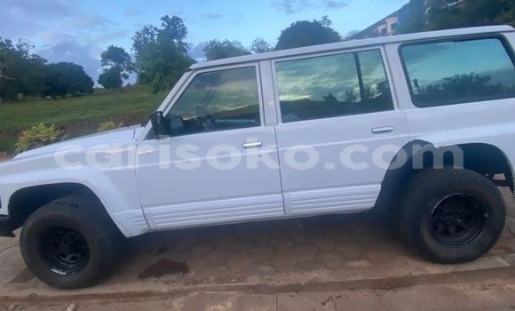 Sayi Na hannu Nissan Patrol Blanc Mota in Kigali a Rwanda Sayi Na hannu Nissan Patrol Blanc Mota in Kigali a Rwanda