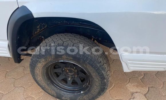 Sayi Na hannu Nissan Patrol Blanc Mota in Kigali a Rwanda Sayi Na hannu Nissan Patrol Blanc Mota in Kigali a Rwanda