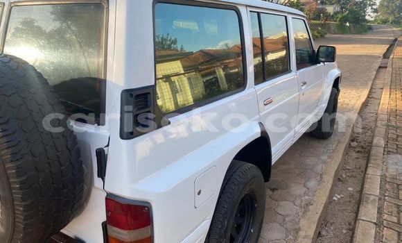 Sayi Na hannu Nissan Patrol Blanc Mota in Kigali a Rwanda Sayi Na hannu Nissan Patrol Blanc Mota in Kigali a Rwanda