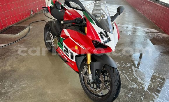 Sayi Na hannu Ducati Panigale Rouge Motsi in Kigali a Rwanda Sayi Na hannu Ducati Panigale Rouge Motsi in Kigali a Rwanda
