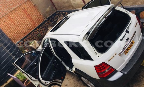 Acheter Occasion Voiture Kia Sorento Blanc à Kigali, Rwanda Acheter Occasion Voiture Kia Sorento Blanc à Kigali, Rwanda
