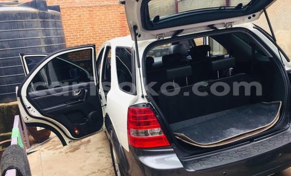 Acheter Occasion Voiture Kia Sorento Blanc à Kigali, Rwanda Acheter Occasion Voiture Kia Sorento Blanc à Kigali, Rwanda