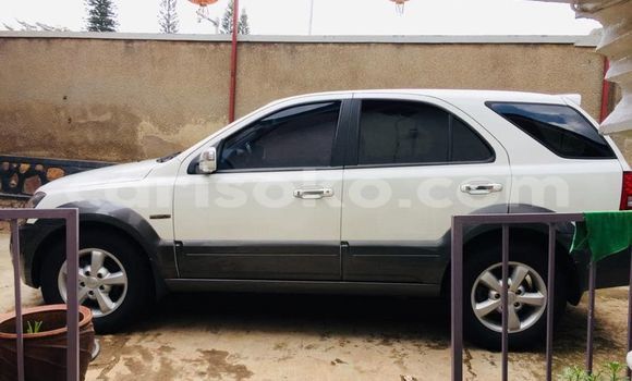 Acheter Occasion Voiture Kia Sorento Blanc à Kigali, Rwanda Acheter Occasion Voiture Kia Sorento Blanc à Kigali, Rwanda