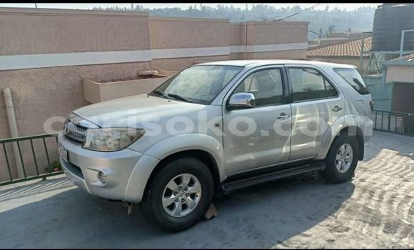 Acheter Occasion Voiture Toyota 4Runner Beige à Kigali, Rwanda Acheter Occasion Voiture Toyota 4Runner Beige à Kigali, Rwanda