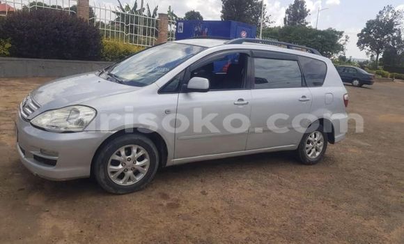 Acheter Occasion Voiture Toyota Corolla Verso Beige à Kigali, Rwanda Acheter Occasion Voiture Toyota Corolla Verso Beige à Kigali, Rwanda