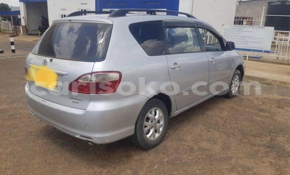 Acheter Occasion Voiture Toyota Corolla Verso Beige à Kigali, Rwanda Acheter Occasion Voiture Toyota Corolla Verso Beige à Kigali, Rwanda