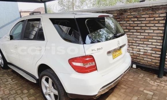 Acheter Occasion Voiture Mercedes-Benz ML–Class Blanc à Kigali, Rwanda Acheter Occasion Voiture Mercedes-Benz ML–Class Blanc à Kigali, Rwanda