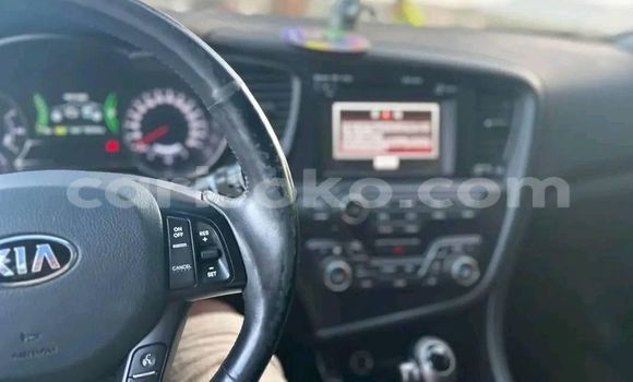 Buy Used Kia K5 White Car in Muhanga in Rwanda Buy Used Kia K5 White Car in Muhanga in Rwanda