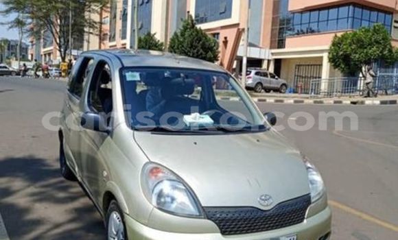 Sayi Na hannu Toyota Yaris Verso Beige Mota in Kigali a Rwanda Sayi Na hannu Toyota Yaris Verso Beige Mota in Kigali a Rwanda