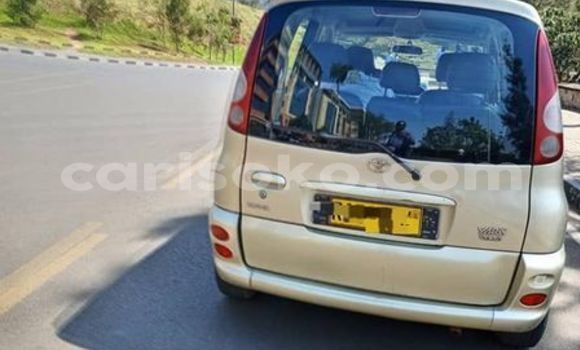Sayi Na hannu Toyota Yaris Verso Beige Mota in Kigali a Rwanda Sayi Na hannu Toyota Yaris Verso Beige Mota in Kigali a Rwanda
