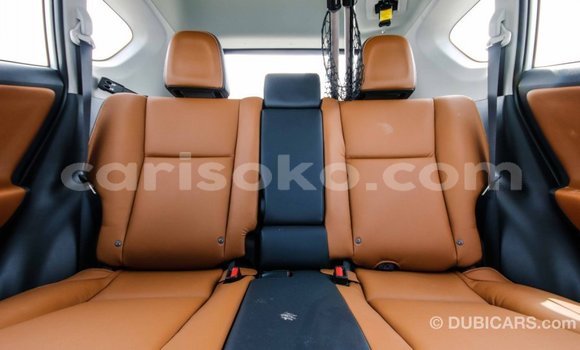 Acheter Import Voiture Toyota RAV4 Blanc à Import - Dubai, Rwanda Acheter Import Voiture Toyota RAV4 Blanc à Import - Dubai, Rwanda