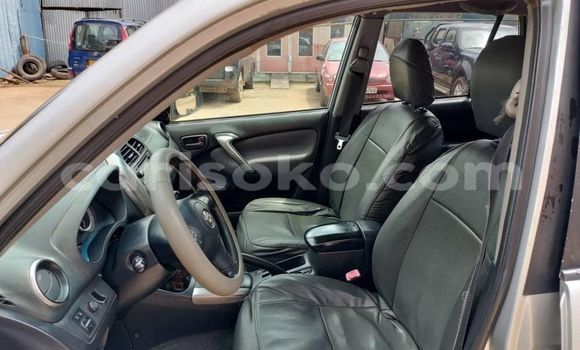 Acheter Occasion Voiture Toyota RAV4 Beige à Kigali, Rwanda Acheter Occasion Voiture Toyota RAV4 Beige à Kigali, Rwanda