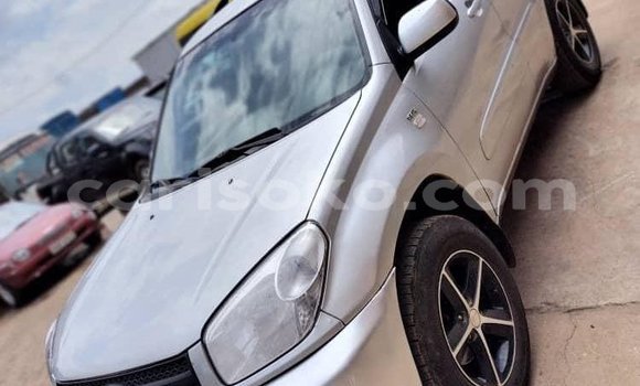 Acheter Occasion Voiture Toyota RAV4 Beige à Kigali, Rwanda Acheter Occasion Voiture Toyota RAV4 Beige à Kigali, Rwanda