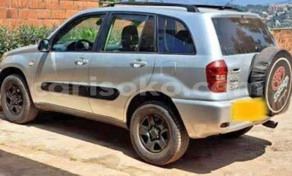 Acheter Occasion Voiture Toyota RAV4 Beige à Kigali, Rwanda Acheter Occasion Voiture Toyota RAV4 Beige à Kigali, Rwanda