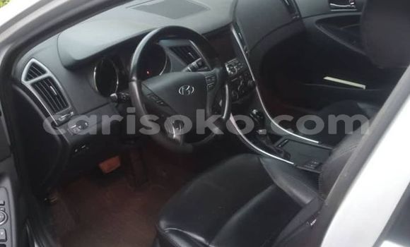 Acheter Occasion Voiture Hyundai Sonata Beige à Kigali, Rwanda Acheter Occasion Voiture Hyundai Sonata Beige à Kigali, Rwanda