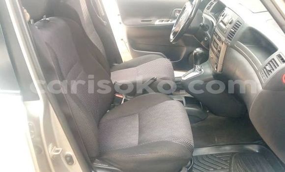 Acheter Occasion Voiture Toyota Corolla Verso Gris à Kigali, Rwanda Acheter Occasion Voiture Toyota Corolla Verso Gris à Kigali, Rwanda