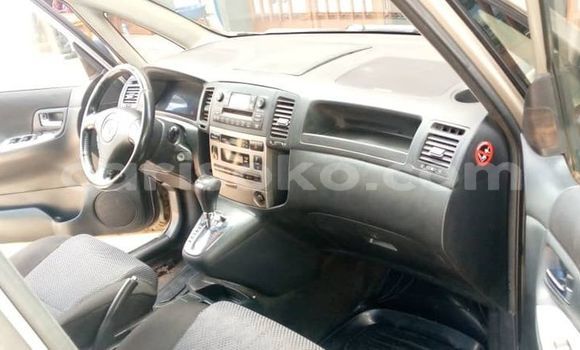 Acheter Occasion Voiture Toyota Corolla Verso Gris à Kigali, Rwanda Acheter Occasion Voiture Toyota Corolla Verso Gris à Kigali, Rwanda