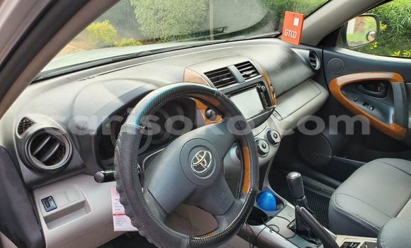 Acheter Occasion Voiture Toyota RAV4 Beige à Kigali, Rwanda Acheter Occasion Voiture Toyota RAV4 Beige à Kigali, Rwanda