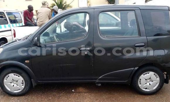 Acheter Occasion Voiture Toyota Yaris Noir à Kigali, Rwanda Acheter Occasion Voiture Toyota Yaris Noir à Kigali, Rwanda