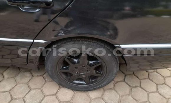 Acheter Occasion Voiture Mercedes-Benz C180 coupe Noir à Kigali, Rwanda Acheter Occasion Voiture Mercedes-Benz C180 coupe Noir à Kigali, Rwanda